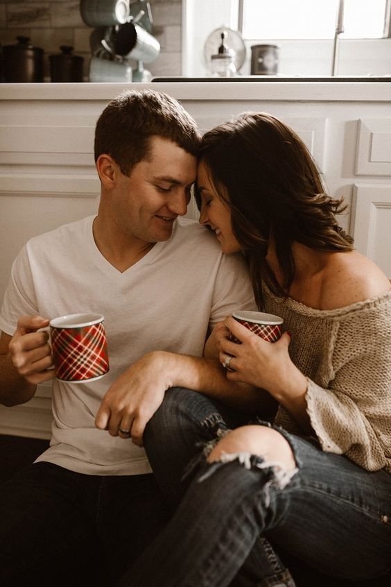 Хочу к тебе...
и чаю с бергамотом...
И чтоб легли на плечи ...