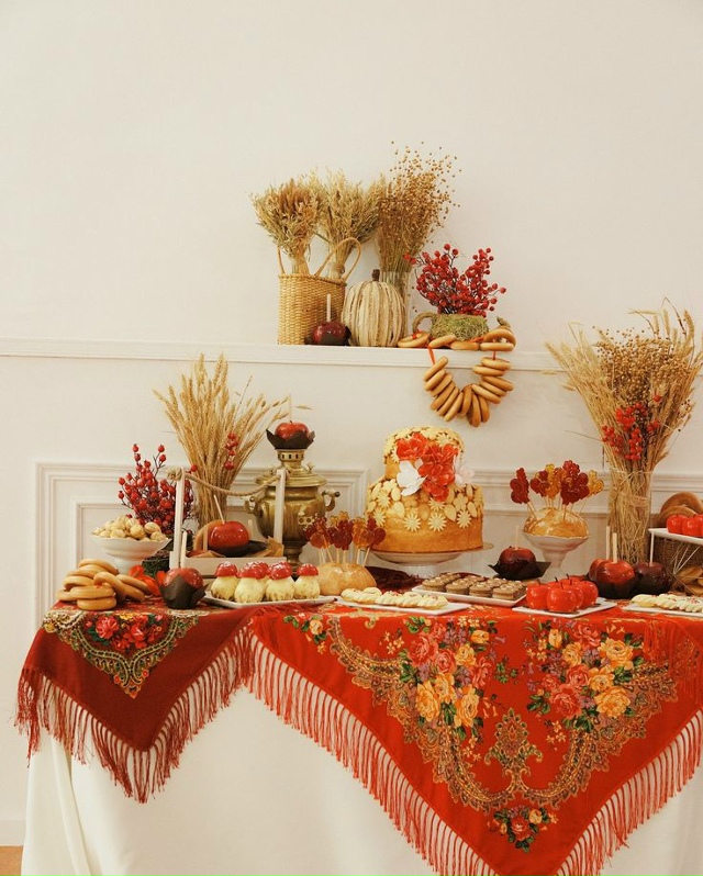 Сегодня снова вдохновляемся декором в русском стиле ???...