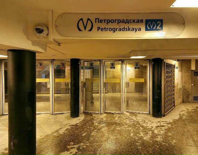 Выходя на петроградской обронил кожаные перчатки в ва?...