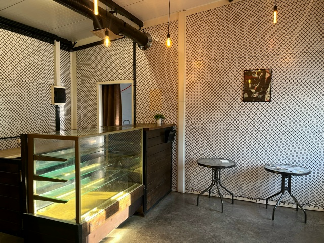 На трассе около магазина байрам сдается в аренду помещ...