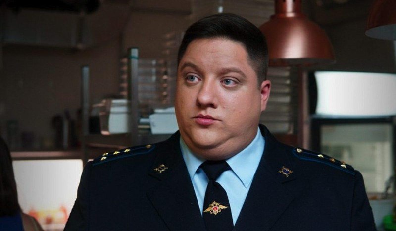 🥀Умер актёр Роман Попов, известный по роли Мухича в сериале «Полицейский с Рублёвки»
Роман долгое в