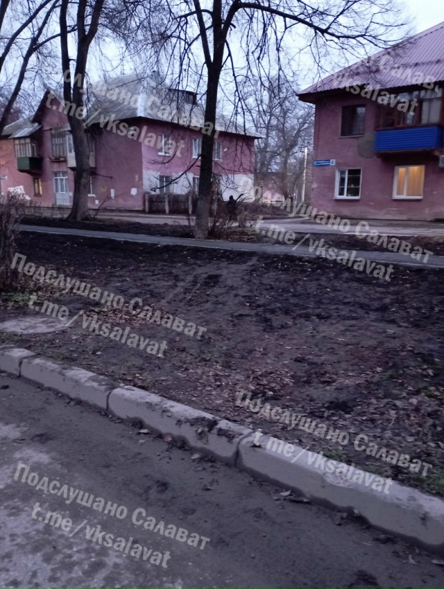 Про удобный город. Сделали наконец-то дорожки по аллея?...