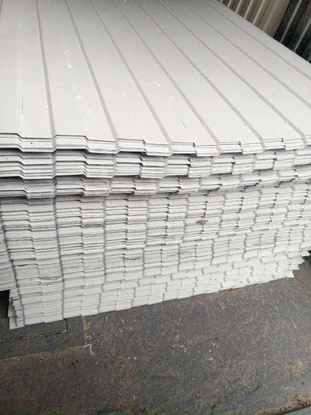 В продаже толстый
профильный окрашенный лист не конди?...