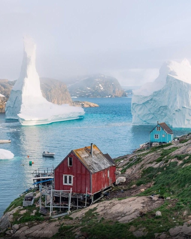 К берегу деревни Иннаарсуит в Гренландии прибило айсб?...