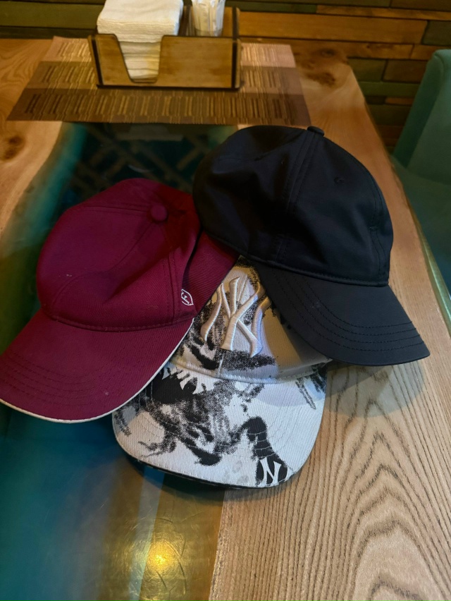 Потеряшки можно забрать в кафе Зира