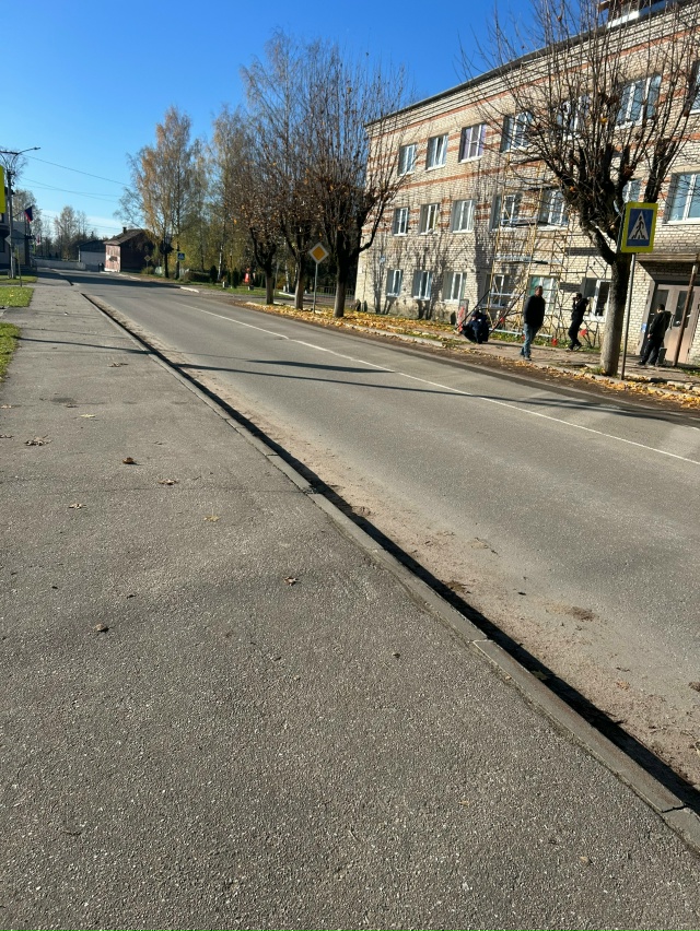 У гостиницы Юность ремонт в самом разгаре. Никто не хоч...