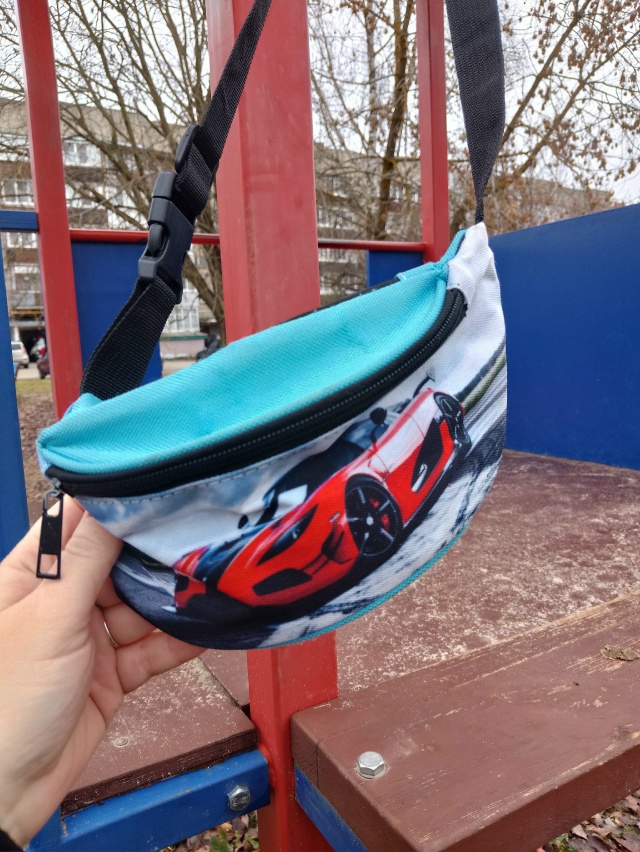 Кто-то забыл детскую сумку на площадке. Отдали в рестоб...