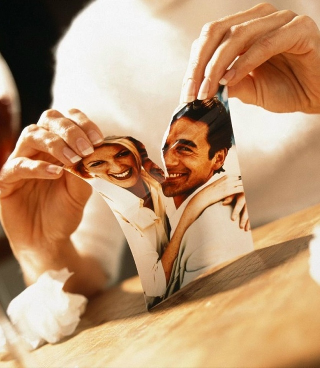 Женщина подала на развод после четверти века брака из-?...