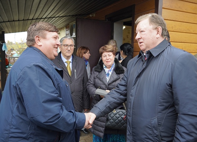 Смоленские фермеры и сельхозпроизводители рассказали...