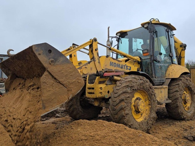 В Можайске в сквере «Аллея Героев» завершают укладку п...