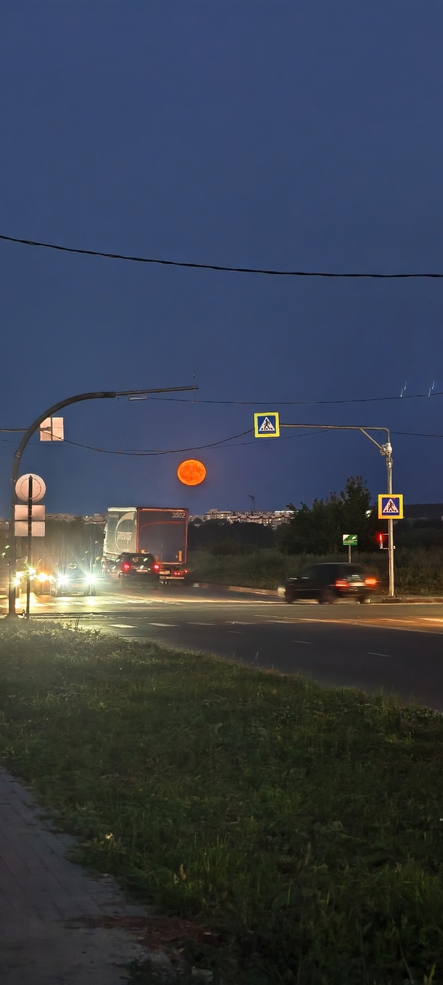 «Оленья Луна» взошла над Спутником 🌝
