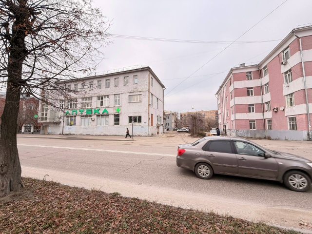 Тут вроде что-то было? Кажется что-то убрали…