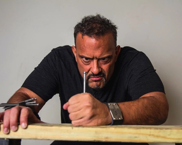 Джон Ферраро, сумевший в течение двух минут забить 38 гв...