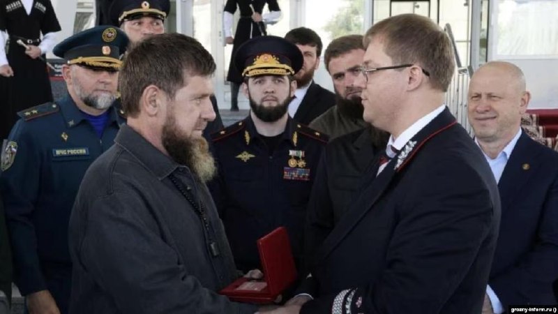 Рамзан Кадыров получил знак «Почётный железнодорожник» за вклад в развитие ж/д транспорта в Чечне.