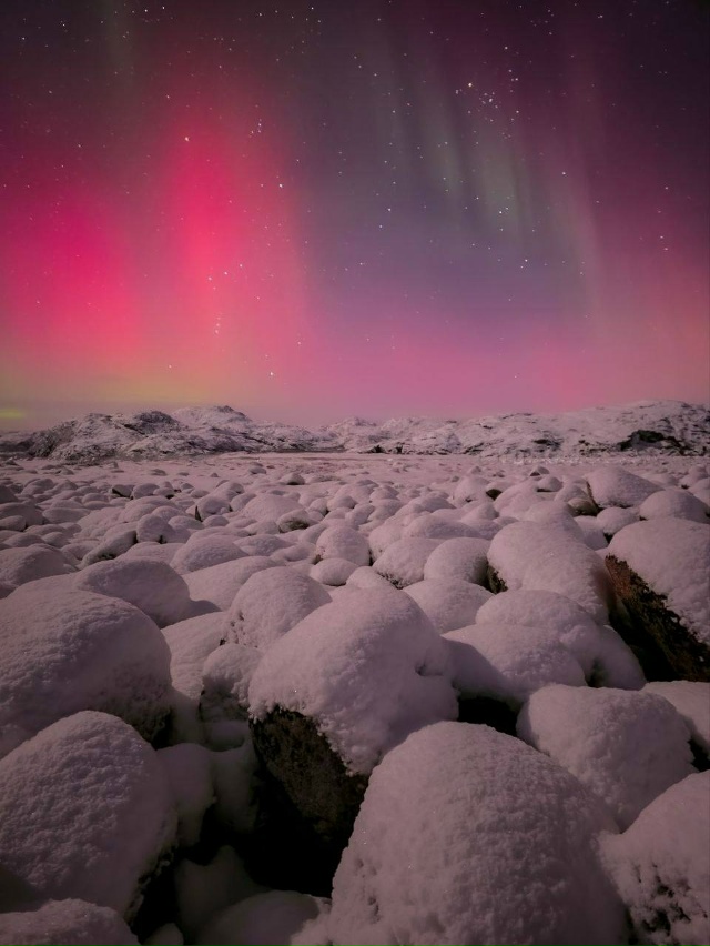 Ночью в Териберке было ярко.
Такие краски увидеть, это...