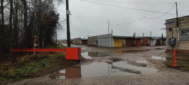 Кто-нибудь в курсе, что за шлагбаум на 1-й арке гаражей А...