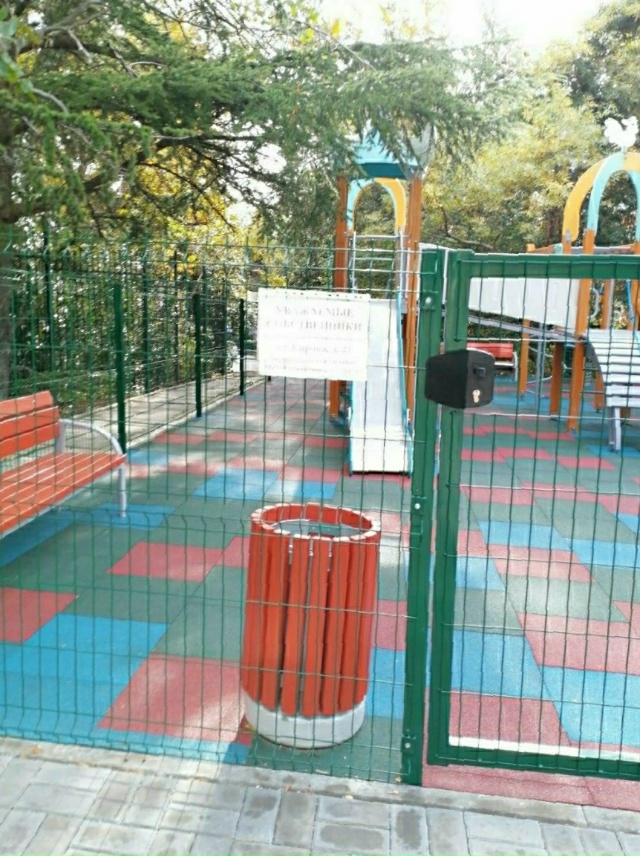 🤡Что за дебильная мода в Ялте на замки и заборы??? 🤬 Ж?...