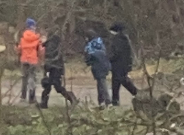 Анонимно.
Чьи дети пускают петарды на Бакунинской? Под...