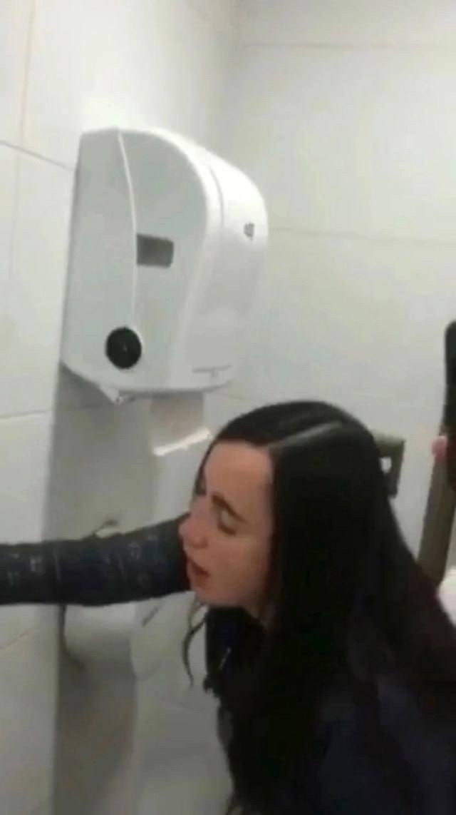 В интернете набирает огромный хайп необычная пара из с...