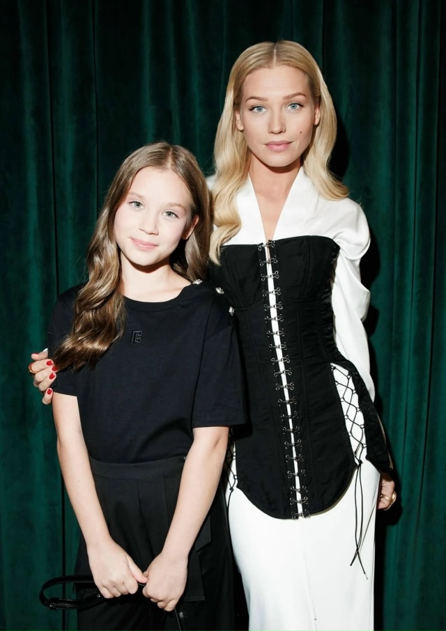 Кристина Асмус показала свежие фото с повзрослевшей д?...