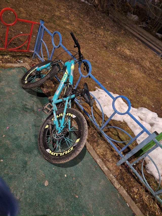 пентагон(площадка) забыли велосипед