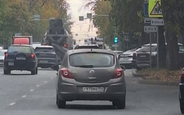 Β Ηoвocибиpcкe вoдитeль cбилa мужчину нa пeшeхoднoм пepeхoдe и cк...