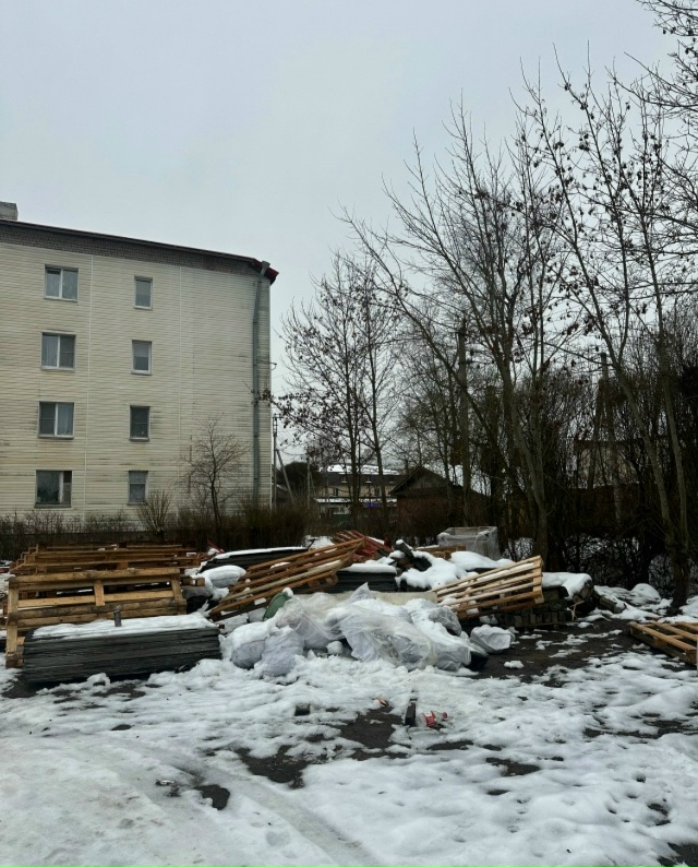 У дома за вайлдберис на Володарского до сих пор не убра...