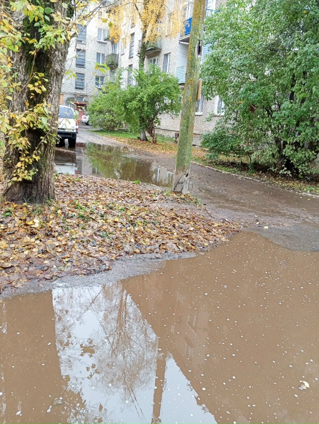 Двор А. Лукьянова 16 А. Рядом 8 школа Каждое утро в ГОРОД?...