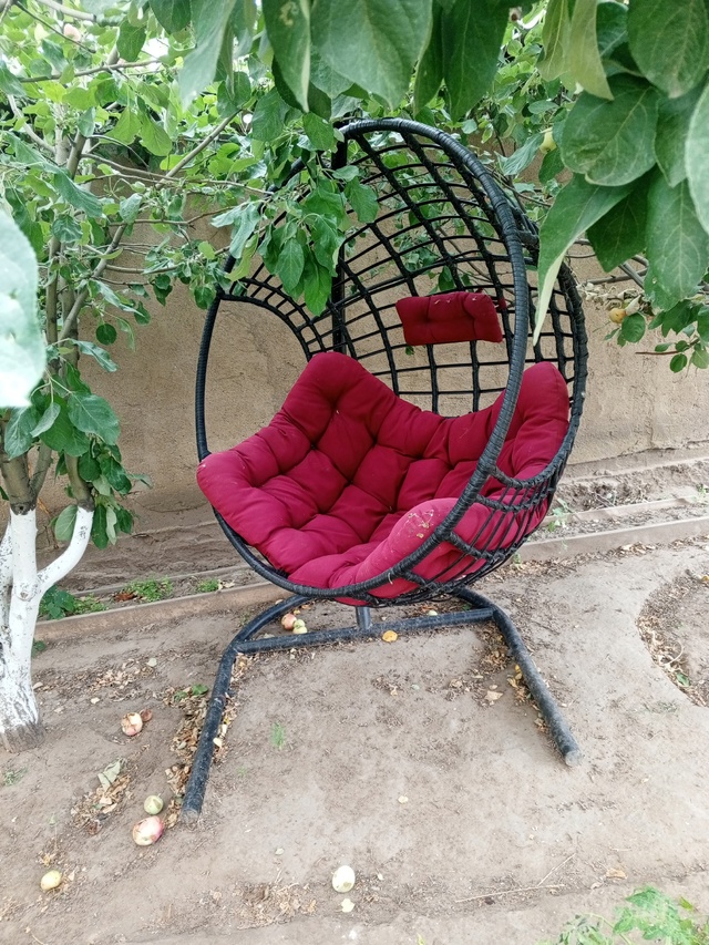 Продам садовые качели, ( кокон) недорого. 89096081892