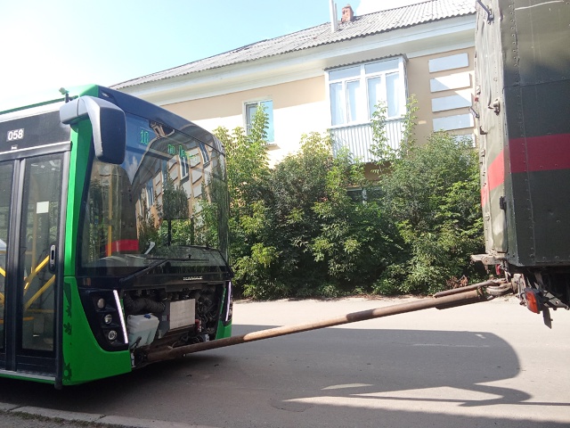 ❗️Сегодня в Копейске было ДТП автобус по маршруту 10 п?...