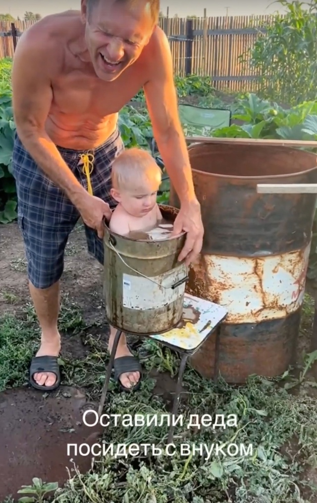 До такого мог додуматься только дед... Хорошо в деревне ...