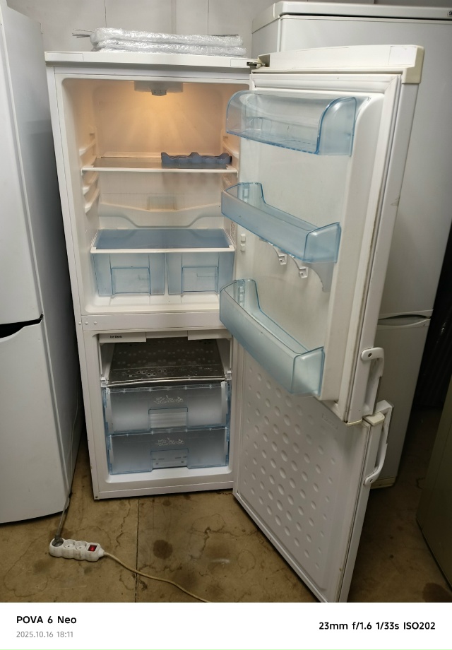 Холодильники продается не дорого с гарантией звоните 8...