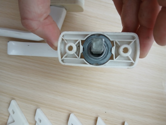 Может надо кому....
Скребок с насадками для нанесения и ?...