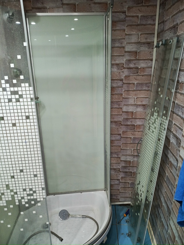 Продается душевая кабина 70/90
Тел 89165194499