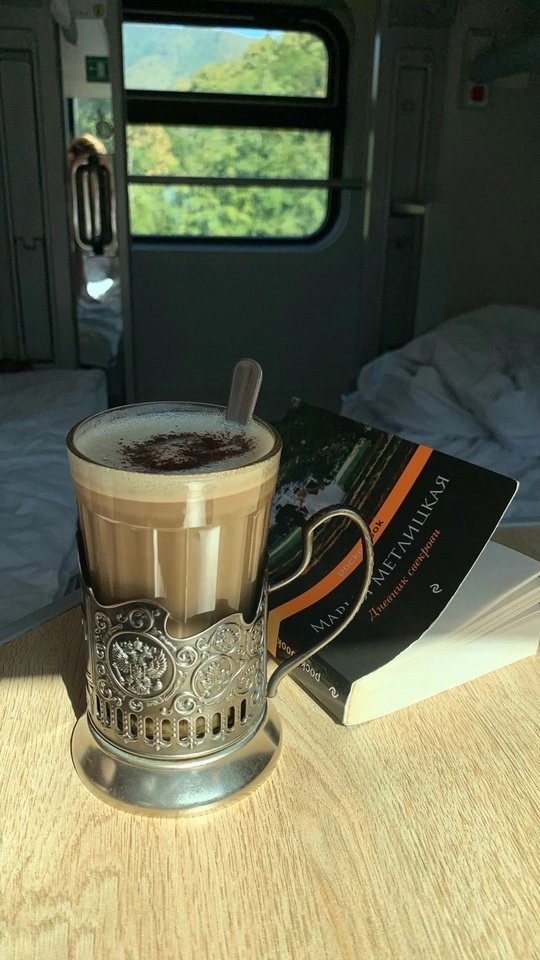 Всегда между самолетом и поездом выберу второе..