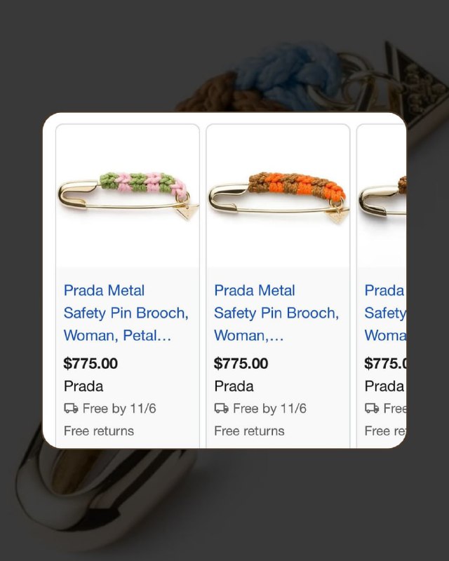 СКОЛЬКО: Prada продаёт обычную булавку с вязанным элементом за $775 (63 000₽).
Даже булавка повери