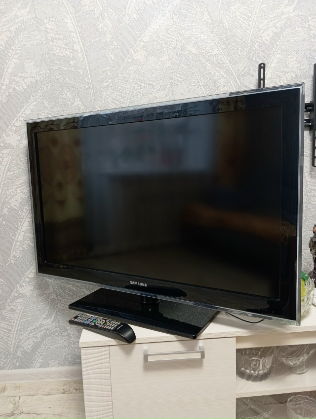 Продам телевизор Самсунг 40 диагональ,в рабочем состоя?...