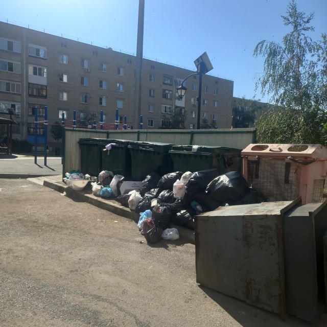 35 34 33 дома 3 мкр. Рядом площадка для отдыха (на которую в ...