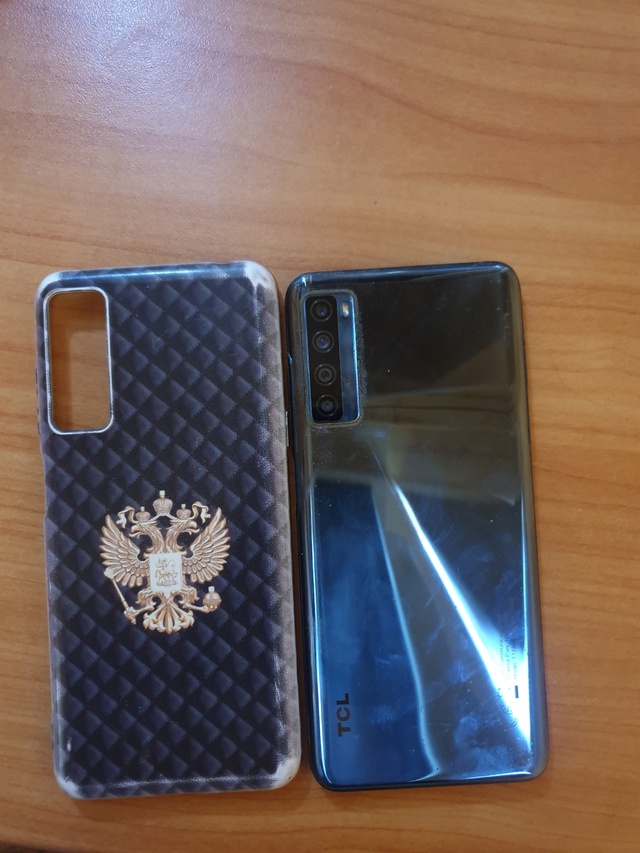 Был найден телефон около Фрегата под скамейкой около 00...