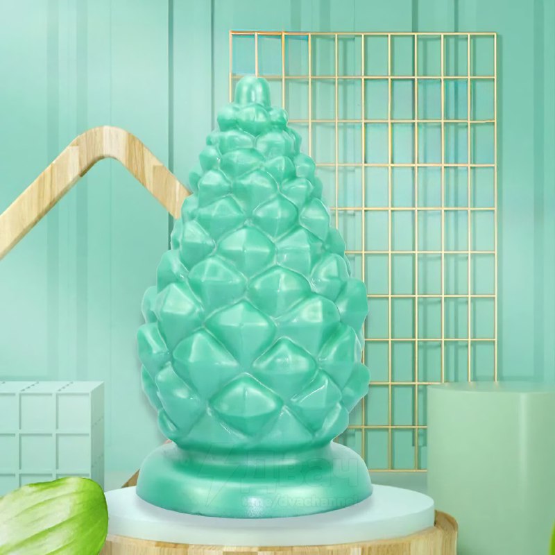 На российские маркетплейсы завезли анальную пробку в виде новогодней шишки
Праздничная «игрушка» мо