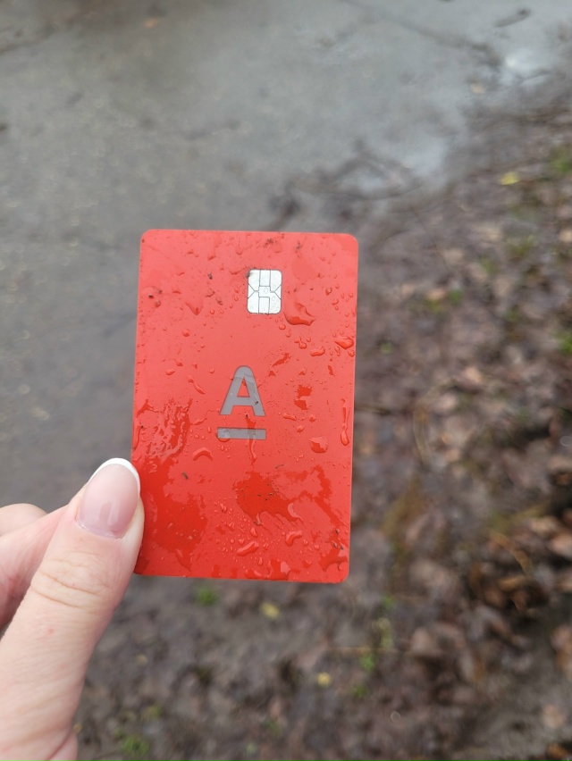 Найдена карта Альфа Банк Мир на ул. Шишкина. Вопросы в л...