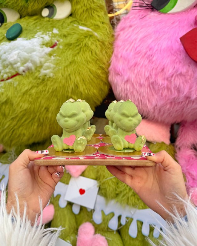 Сладкоежки, общий сбор: в Omg Coffee представили коллекцию десертов к 14 февраля.
Из новинок — десе