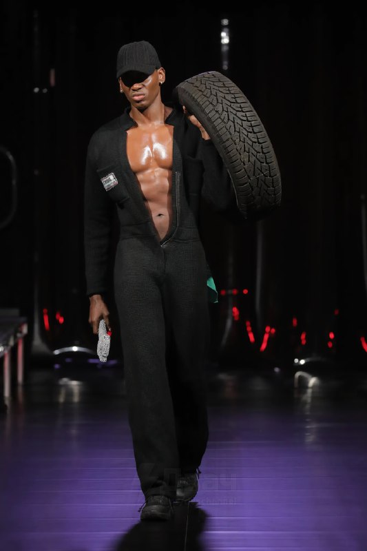 На показе мод в Нью-Йорке представили одежду из гейской шерсти
Это не ошибка и не рофл: шизоактивис