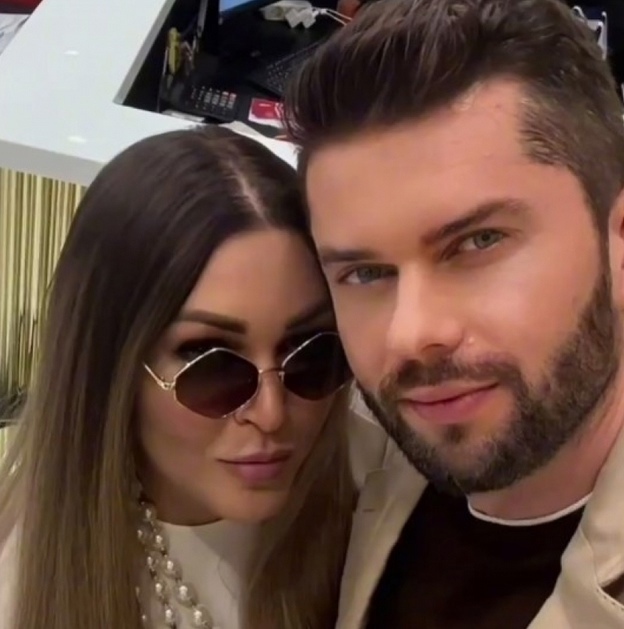 Держались за руки, обнимались и вместе уехали: Ирина Ду...