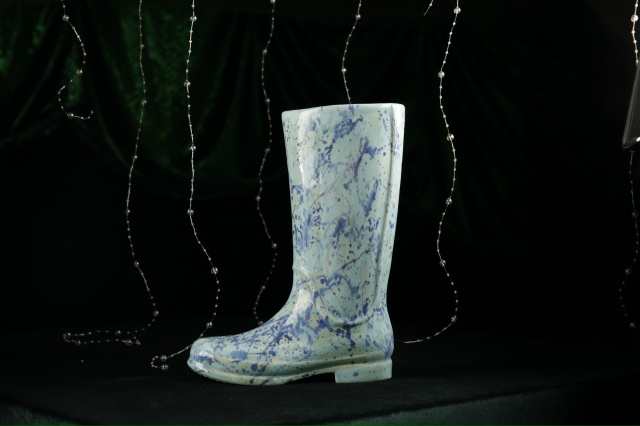 Вазы сапоги мастерской NoName Ceramics.