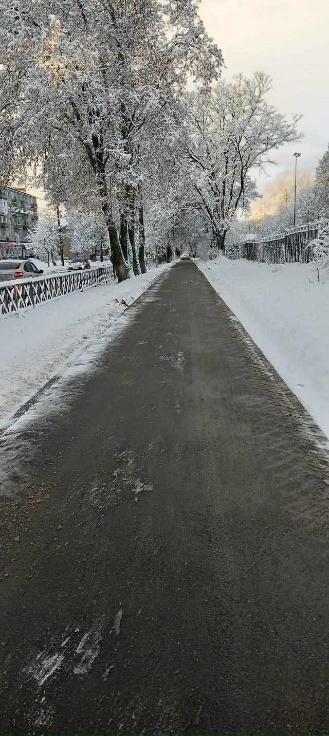 ❄️😊Раннее утро а на тротуарах уже убран снег. Красот?...