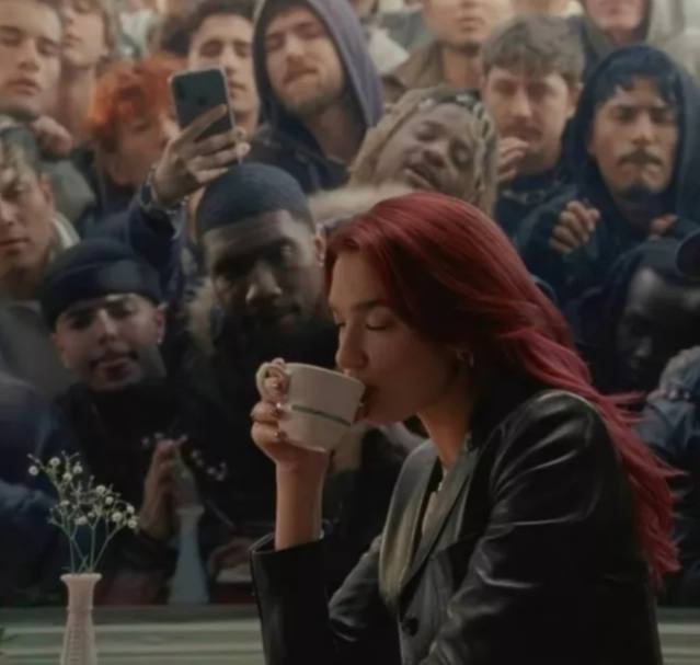 тот самый работник зумер игнорирует все сообщения в мессенджерах (у него нет вайба)