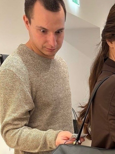 В магазине девушка нашла сумку своей мечты. В порыве ра...