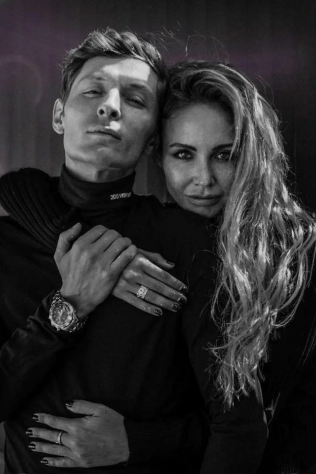 ПАВЕЛ ВОЛЯ НАПИСАЛ ТРОГАТЕЛЬНОЕ ПИСЬМО О СВОЕЙ СЕМЬЕ
С...