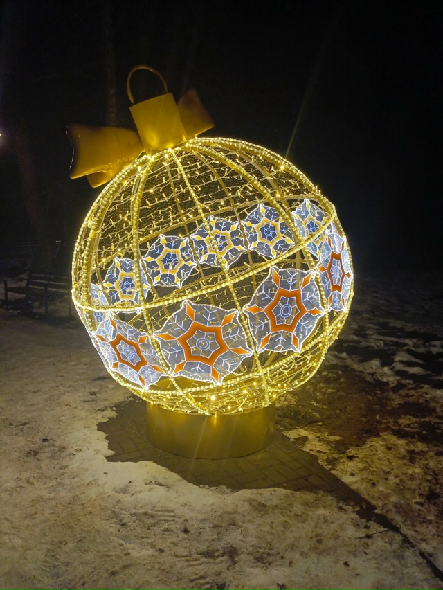 Осташков уже начал наполняться новогодними украшения?...